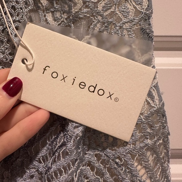 NWT Foxiedox Ice Blue Floral Lace Sleeveless V-Neck Jumpsuit Size Small - Picture 6 of 13